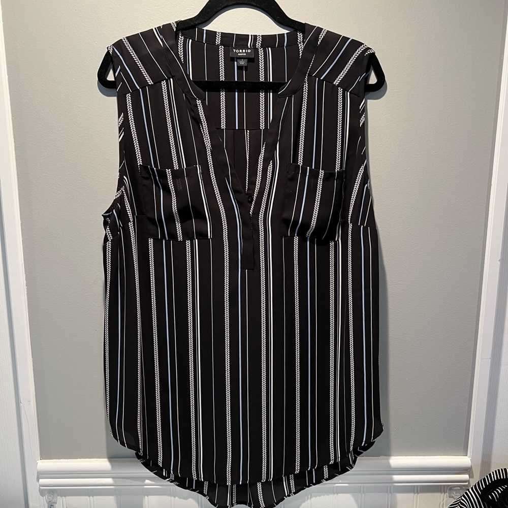Torrid Size 1 Sleeveless Harper